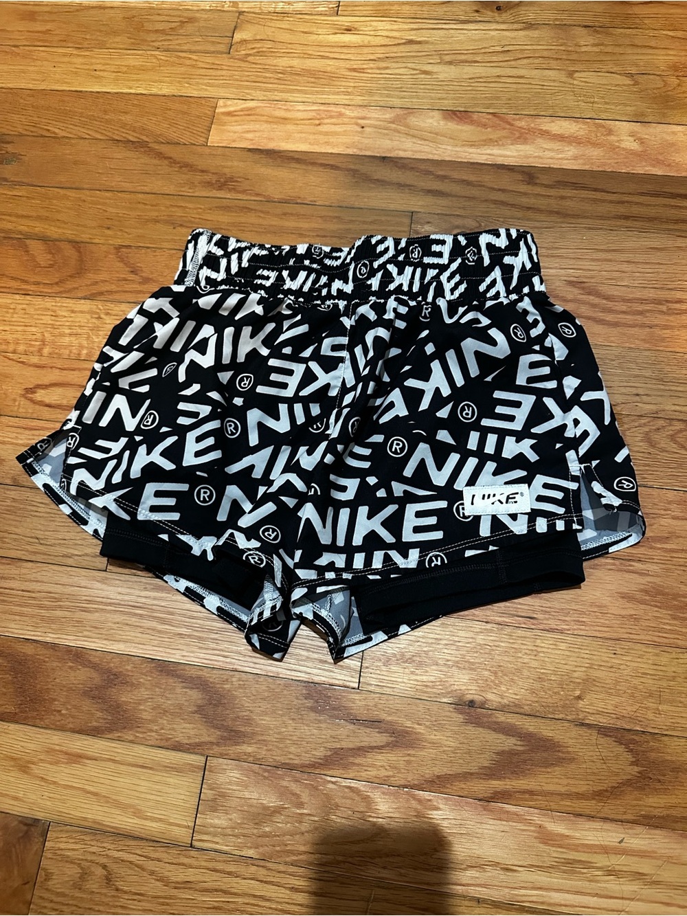 Nike 2-in-1 Black Printed Shorts Athletic Sports XS